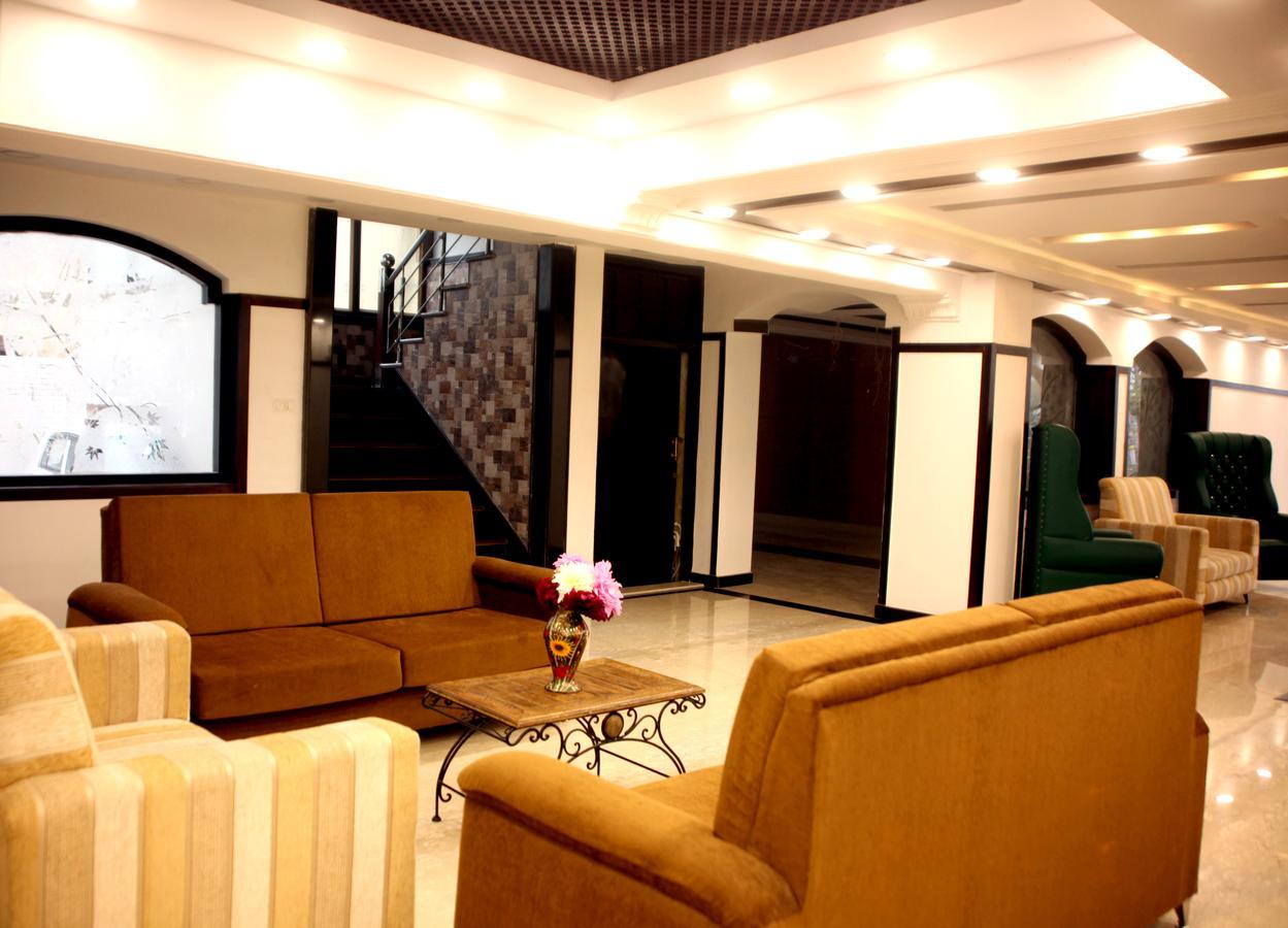 Hotel New Park At Dal Lake ศรีนาการ์ ภายนอก รูปภาพ