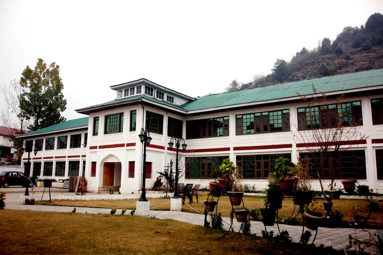 Hotel New Park At Dal Lake ศรีนาการ์ ภายนอก รูปภาพ