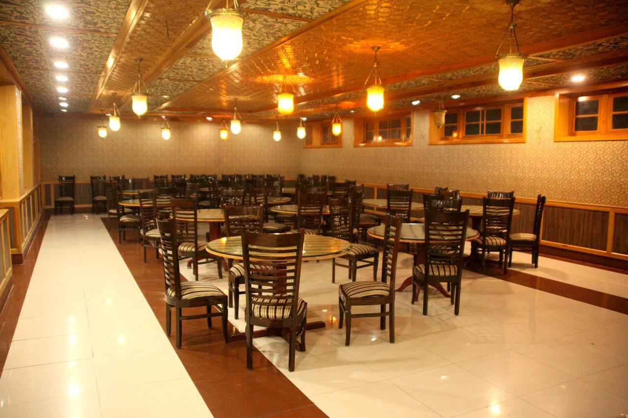 Hotel New Park At Dal Lake ศรีนาการ์ ภายนอก รูปภาพ