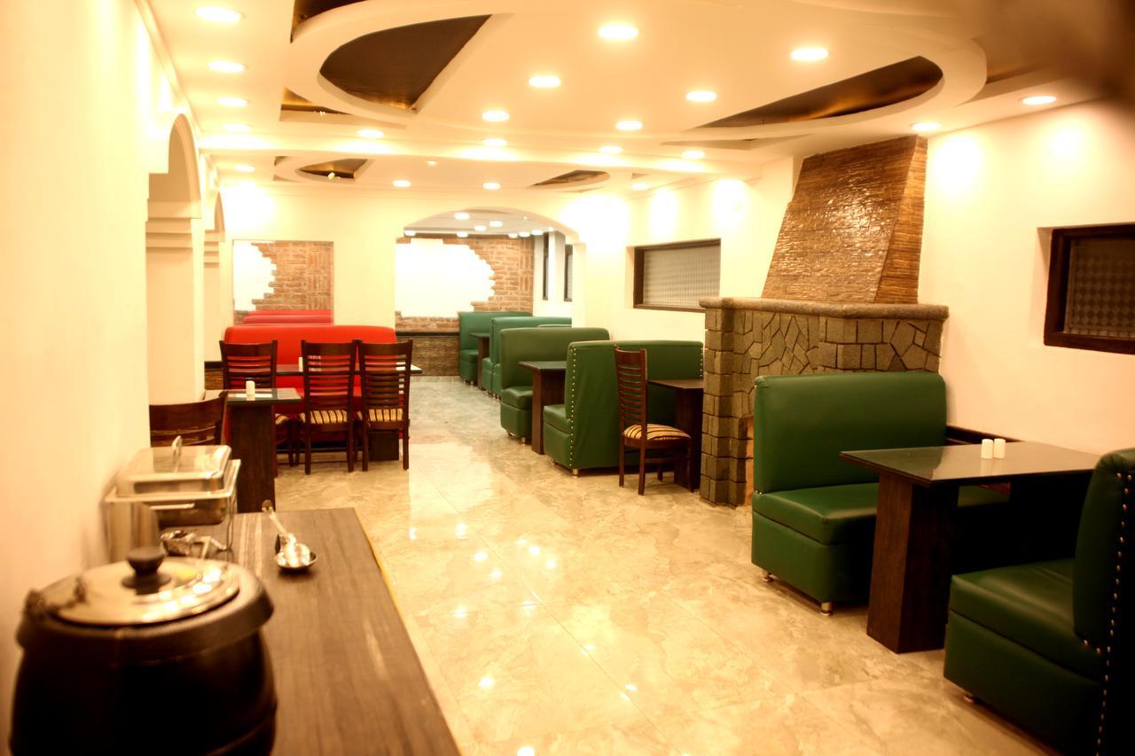 Hotel New Park At Dal Lake ศรีนาการ์ ภายนอก รูปภาพ